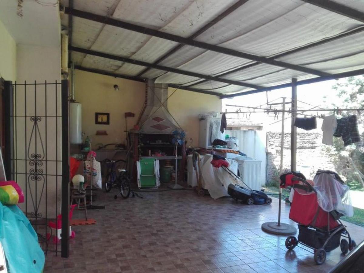 2 bedrooms House in Hurlingham, Argentina No. 75487