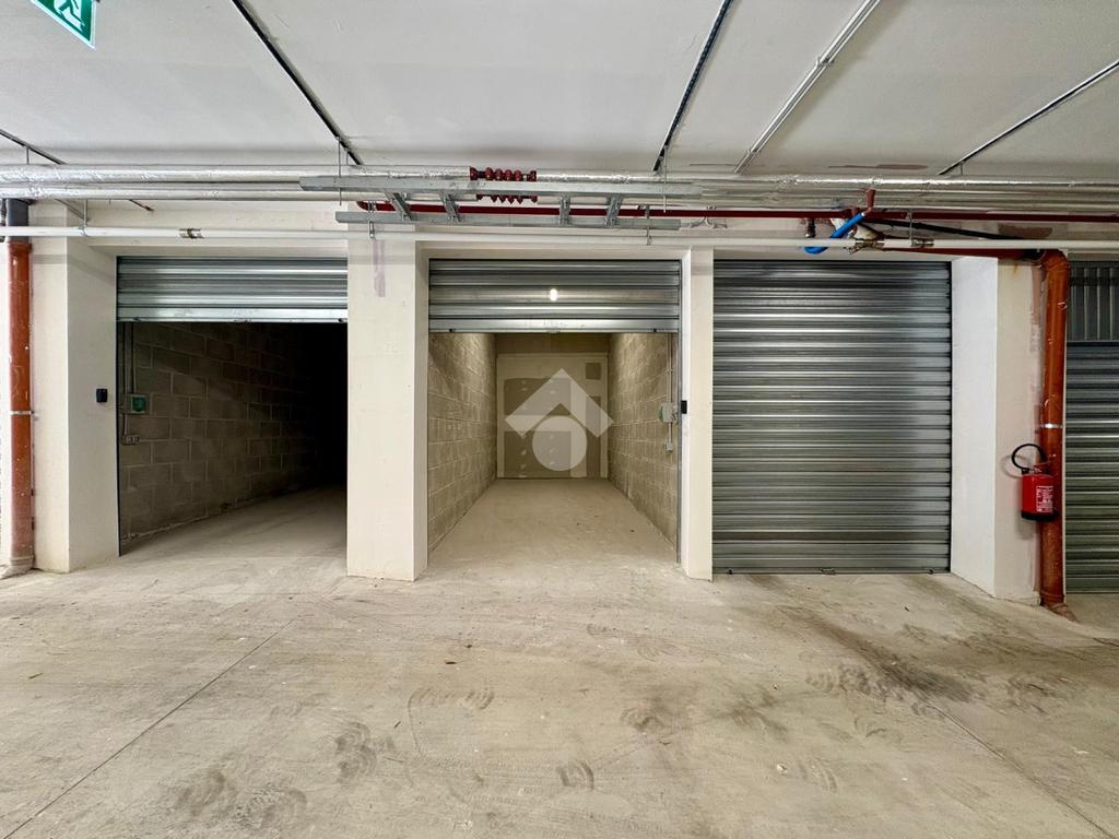 1 room Garage in Rome, Italy No. 353010