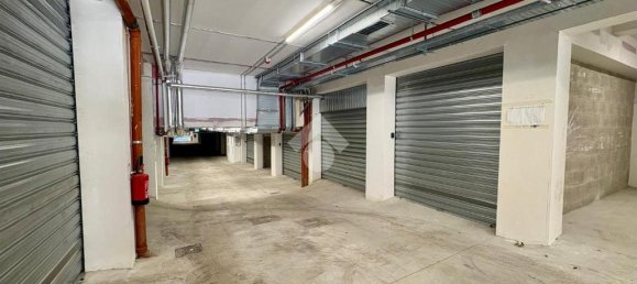 1 room Garage in Rome, Italy No. 353010 2