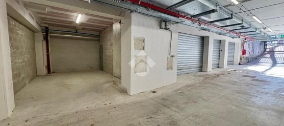 1 room Garage in Rome, Italy No. 353010 7