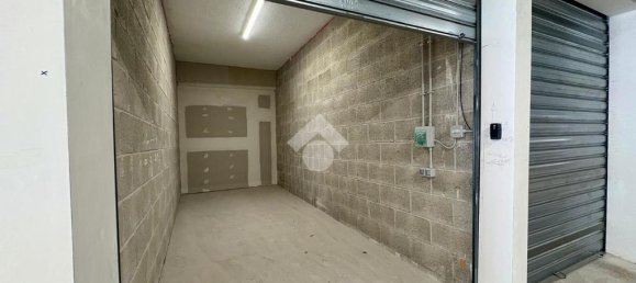 1 room Garage in Rome, Italy No. 353010 4