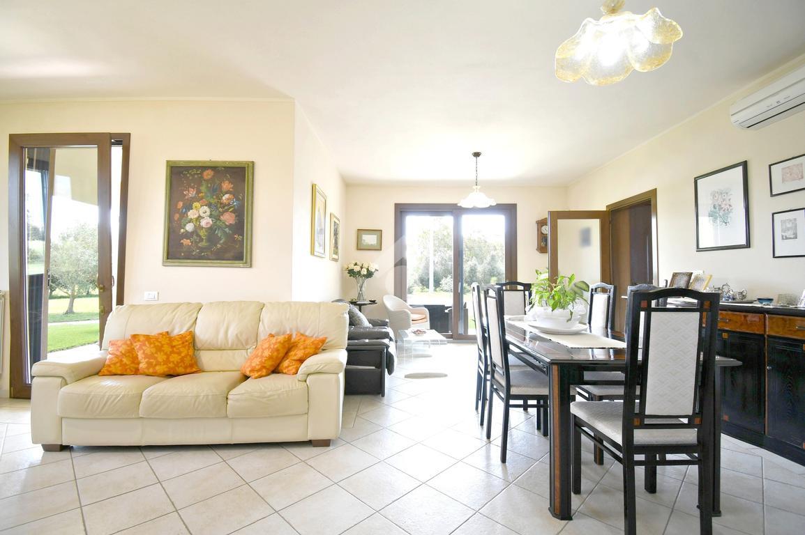 4 rooms Villa in Oristano, Italy No. 111008