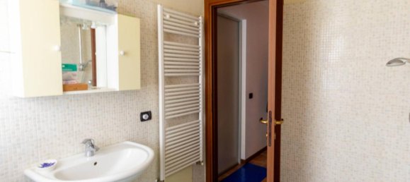 4 rooms Apartment in Lomagna, Italy No. 15502 27