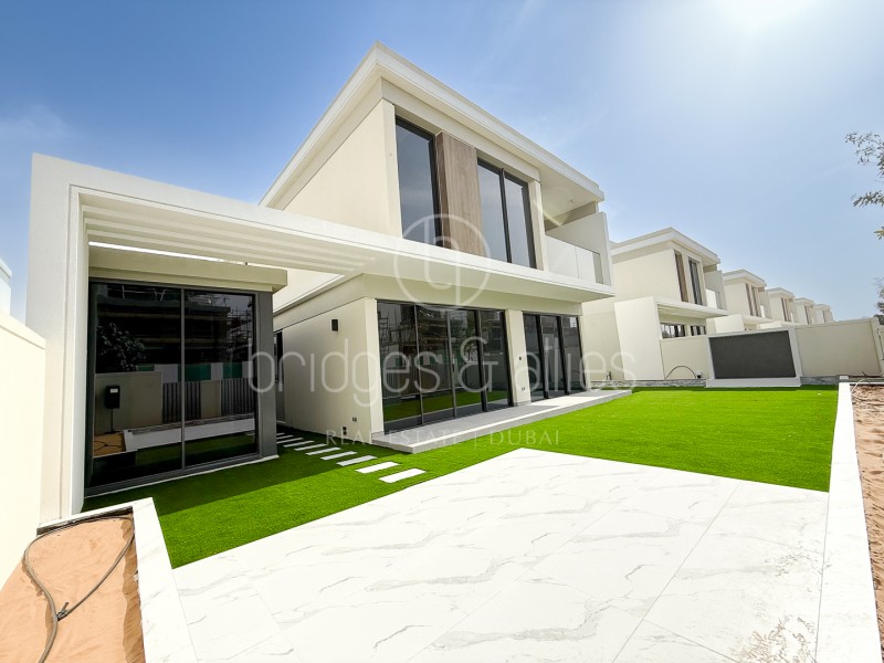 Вилла с 4 спальнями в Дубай, ОАЭ № 66911