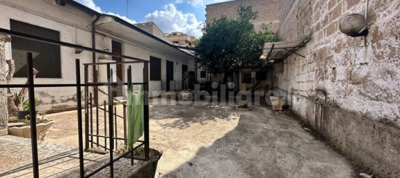 Casa de 5 dormitorios en San Nicola la Strada, Italy No. 319803 3