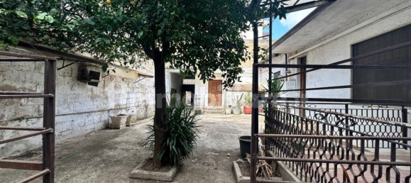 Casa de 5 dormitorios en San Nicola la Strada, Italy No. 319803 12