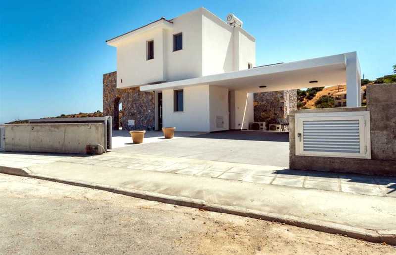 Propiedad comercial de 3 dormitorios en Pissouri, Cyprus No. 17666