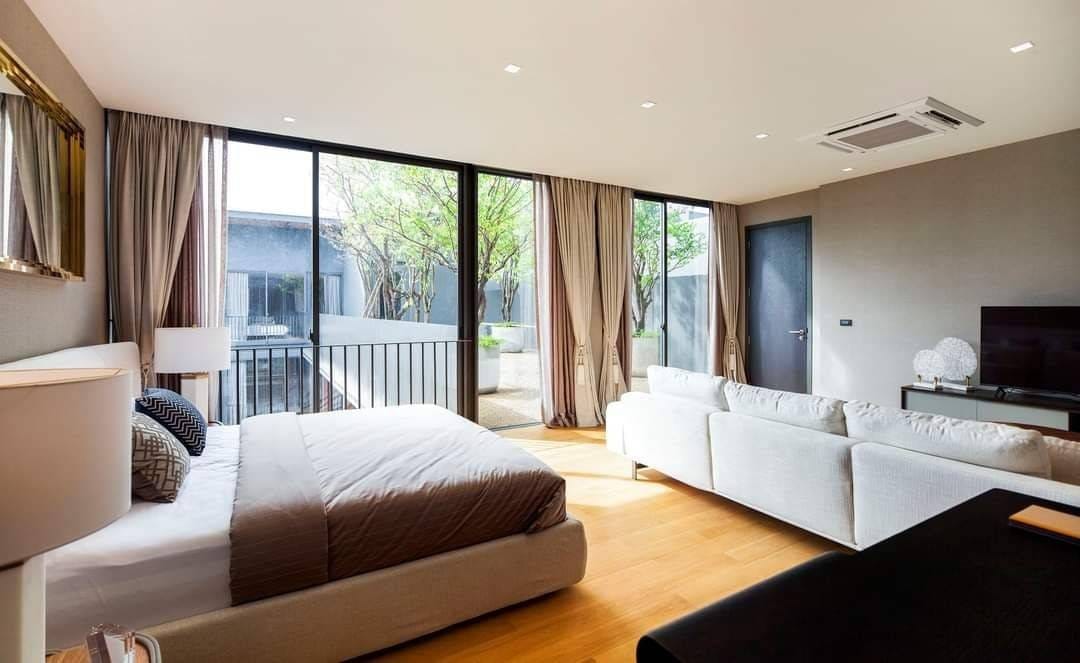 4 bedrooms Cafe / restaurant in Bangkok, Thailand No. 3602