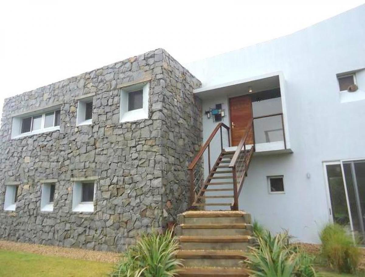 3 bedrooms House in Maldonado, Uruguay No. 11311