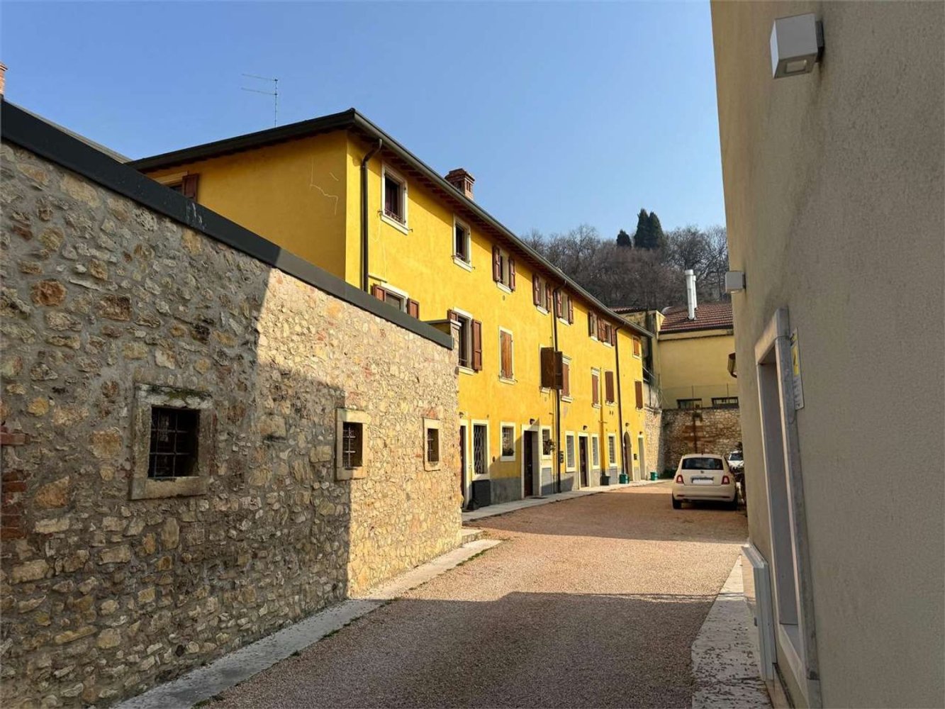 Estudio en Soave, Italy No. 276464
