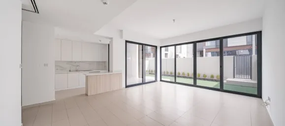 4 bedrooms Villa for sale in Dubai Land, Dubai, UAE № 108333 3