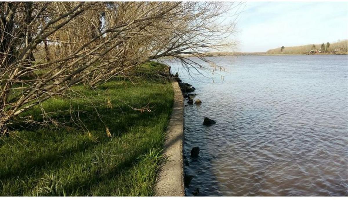 2 bedrooms Land in Tigre, Argentina No. 111472