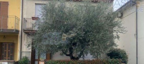 7 rooms Apartment in Pistoia, Italy No. 40764 5