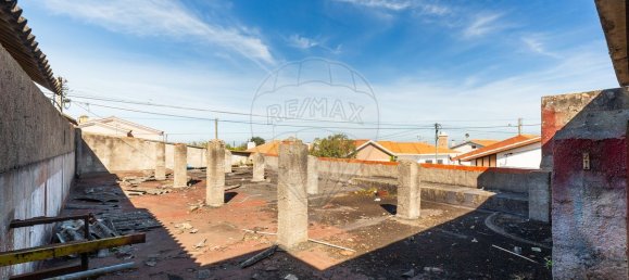204m² Commercial property in Vieira de Leiria, Portugal No. 65797 24