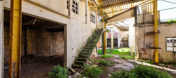 204m² Commercial property in Vieira de Leiria, Portugal No. 65797 21
