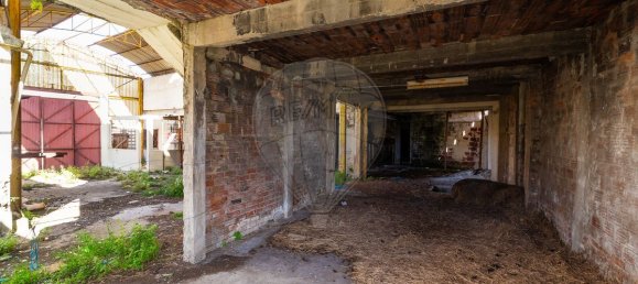 204m² Commercial property in Vieira de Leiria, Portugal No. 65797 20