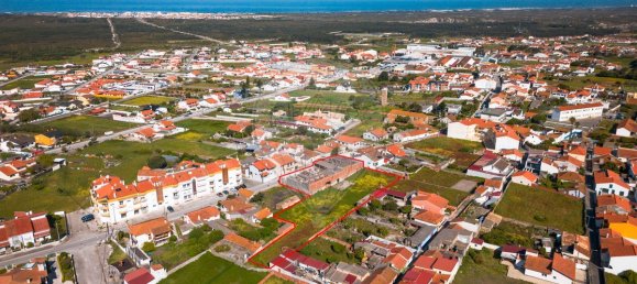 204m² Commercial property in Vieira de Leiria, Portugal No. 65797 7