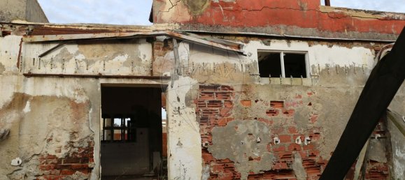 204m² Commercial property in Vieira de Leiria, Portugal No. 65797 2