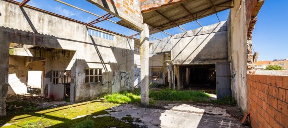 204m² Commercial property in Vieira de Leiria, Portugal No. 65797 26