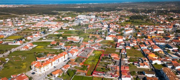 204m² Commercial property in Vieira de Leiria, Portugal No. 65797 8