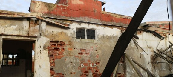 204m² Commercial property in Vieira de Leiria, Portugal No. 65797 3