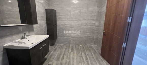 3 chambres Appartement à Fgura, Malta No. 8182 7