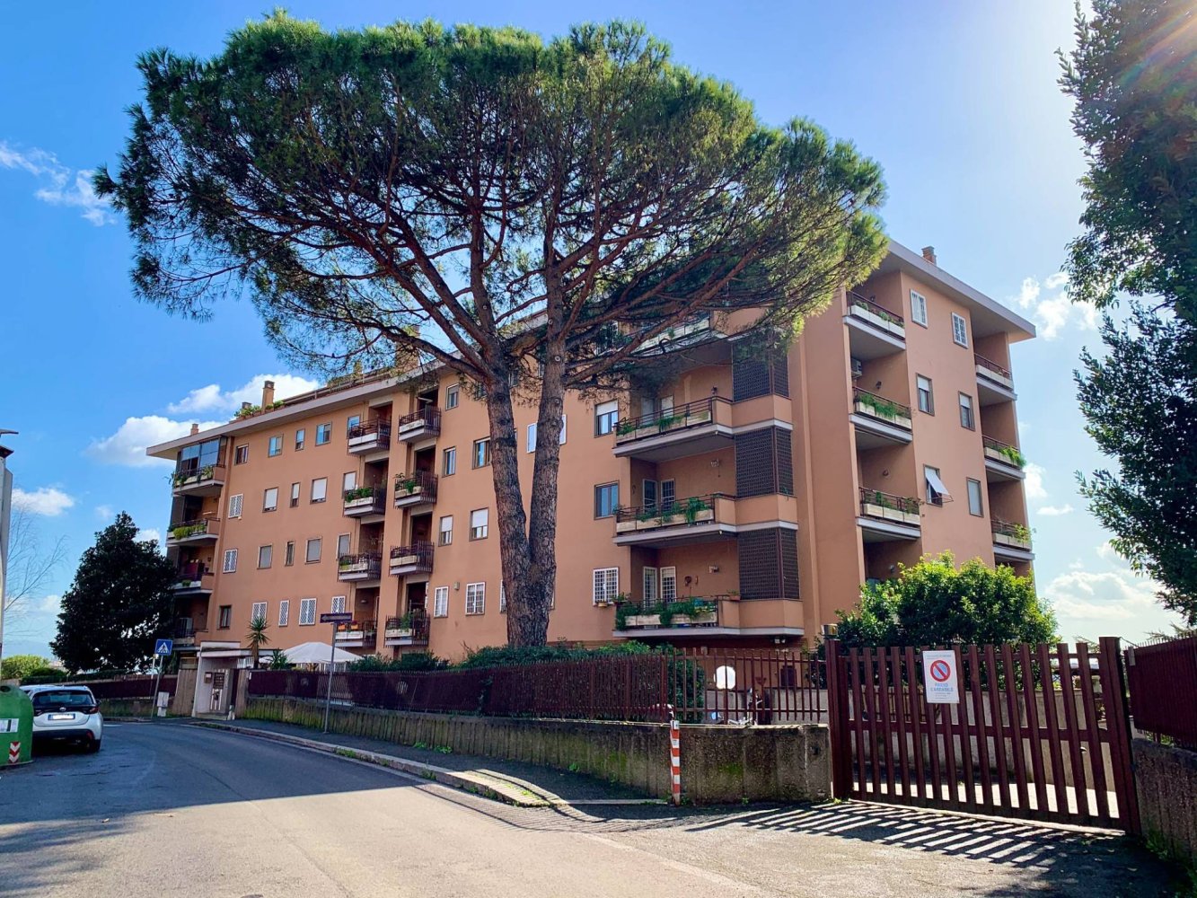 1-Zimmer Garage in Rome, Italy, Nr. 389845