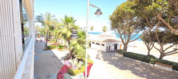 Apartamento de 3 dormitorios en Estepona, Spain No. 176203 2
