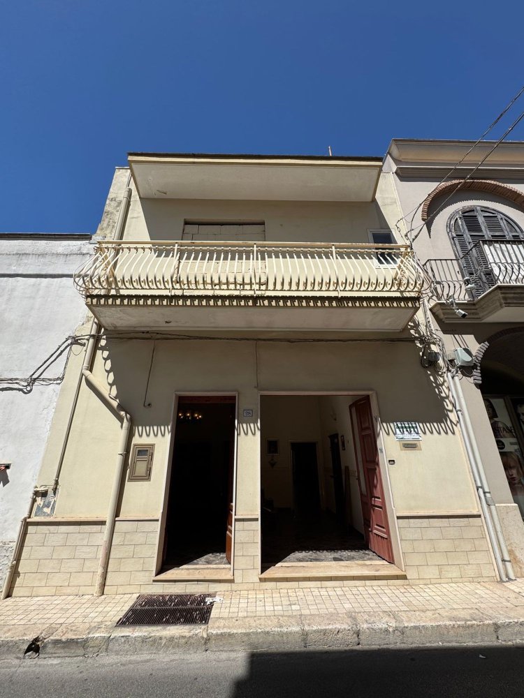 12-salle Maison à Sava, Italy No. 286872