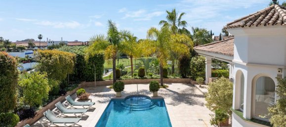 4 bedrooms House in La Quinta, Spain No. 155708 3