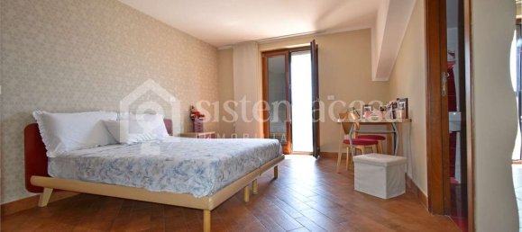 4 bedrooms House in Brusciano, Italy No. 346124 18