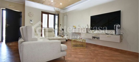 4 bedrooms House in Brusciano, Italy No. 346124 5