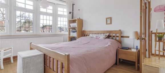 3 bedrooms House in Mill Hill, United Kingdom No. 6660 12