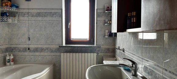 2-salle Appartement à Cogliate, Italy No. 27478 29