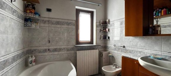 2-salle Appartement à Cogliate, Italy No. 27478 23
