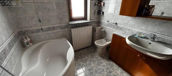 2-salle Appartement à Cogliate, Italy No. 27478 31