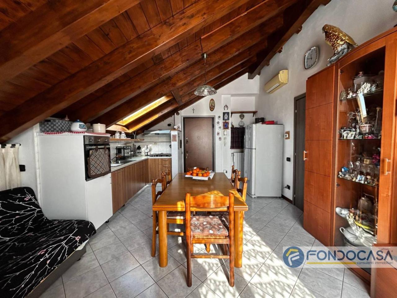 2-salle Appartement à Cogliate, Italy No. 27478