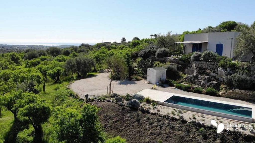 3 bedrooms Villa in Noto, Italy No. 42170