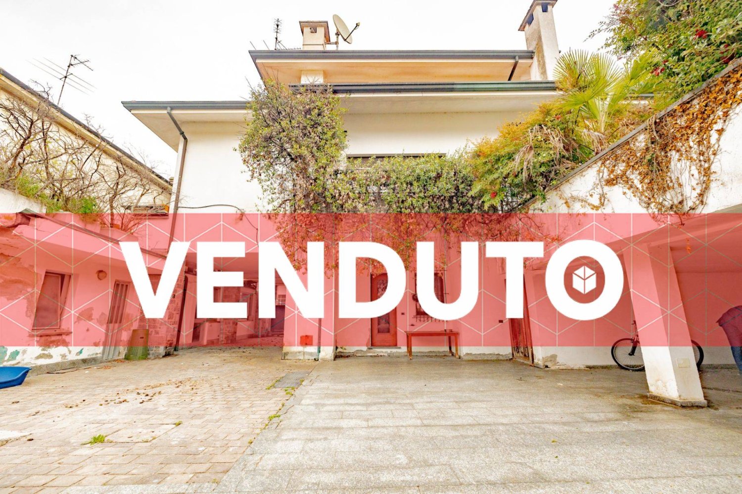 6-Zimmer Villa in Parabiago, Italy, Nr. 23818