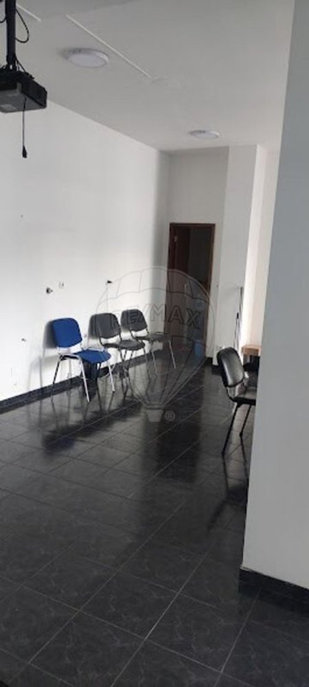 Gewerbliche Immobilie in Baguim do Monte, Portugal 46m², Nr. 37519