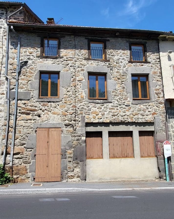 3 chambres Maison de ville à Cantal, France No. 291034