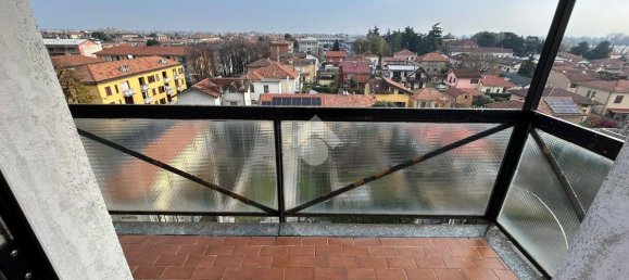 3-salle Appartement à Gorgonzola, Italy No. 18412 18