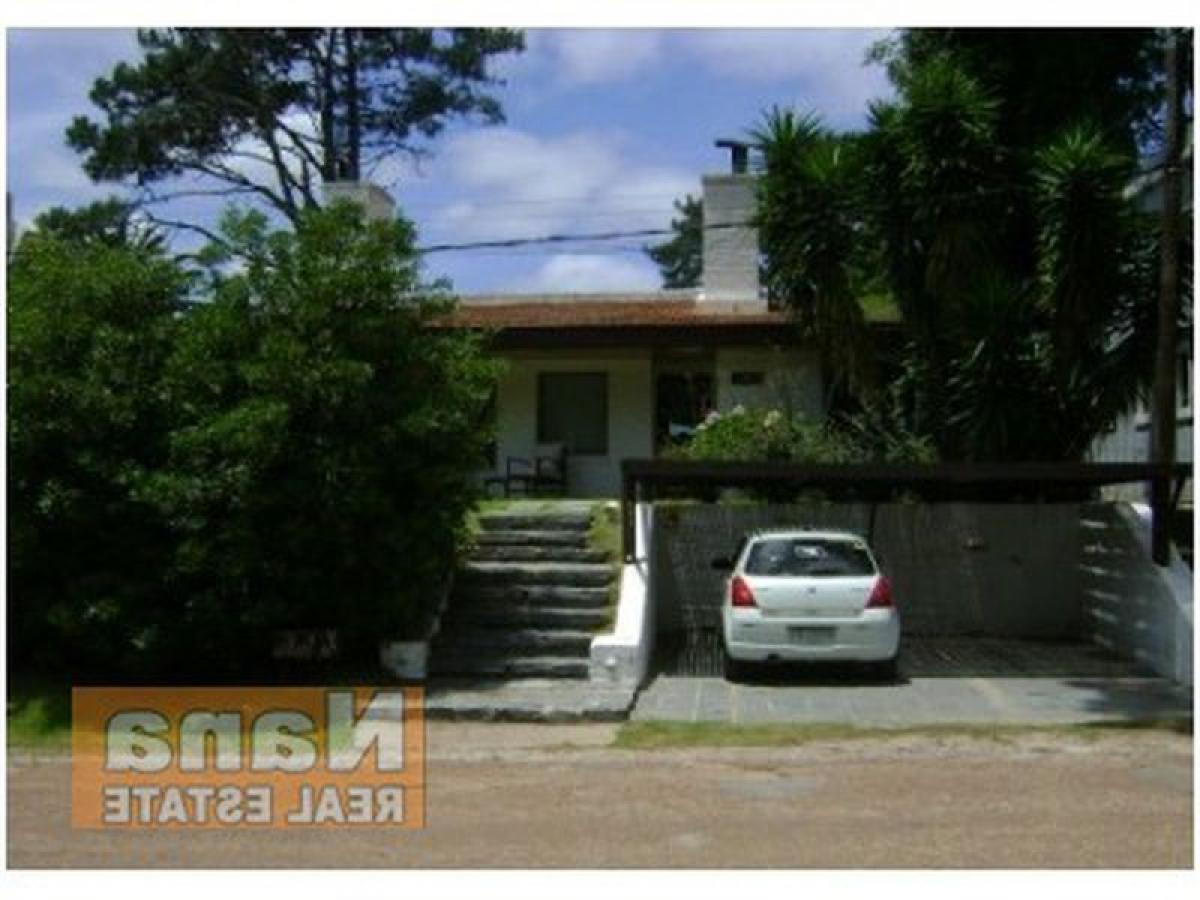 3 bedrooms House in Maldonado, Uruguay No. 8027