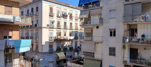 4 rooms Apartment in Naples, Italy No. 120536 10