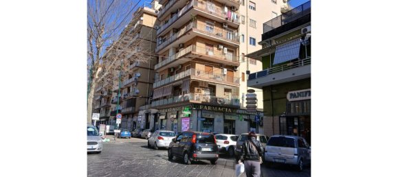 4 rooms Apartment in Naples, Italy No. 120536 11