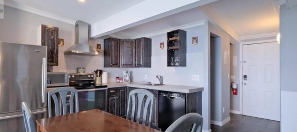 2 bedrooms House in British Columbia, Canada No. 190 4