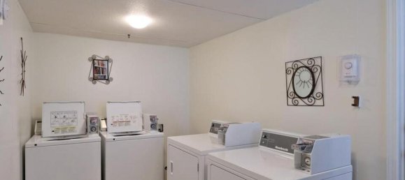 2 bedrooms House in British Columbia, Canada No. 190 12