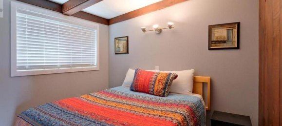 2 bedrooms House in British Columbia, Canada No. 190 6