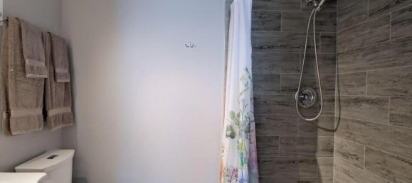 2 bedrooms House in British Columbia, Canada No. 190 8