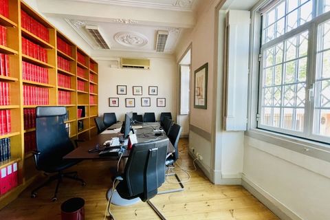 Apartamento de 12 dormitorios en Lisbon, Portugal No. 302036